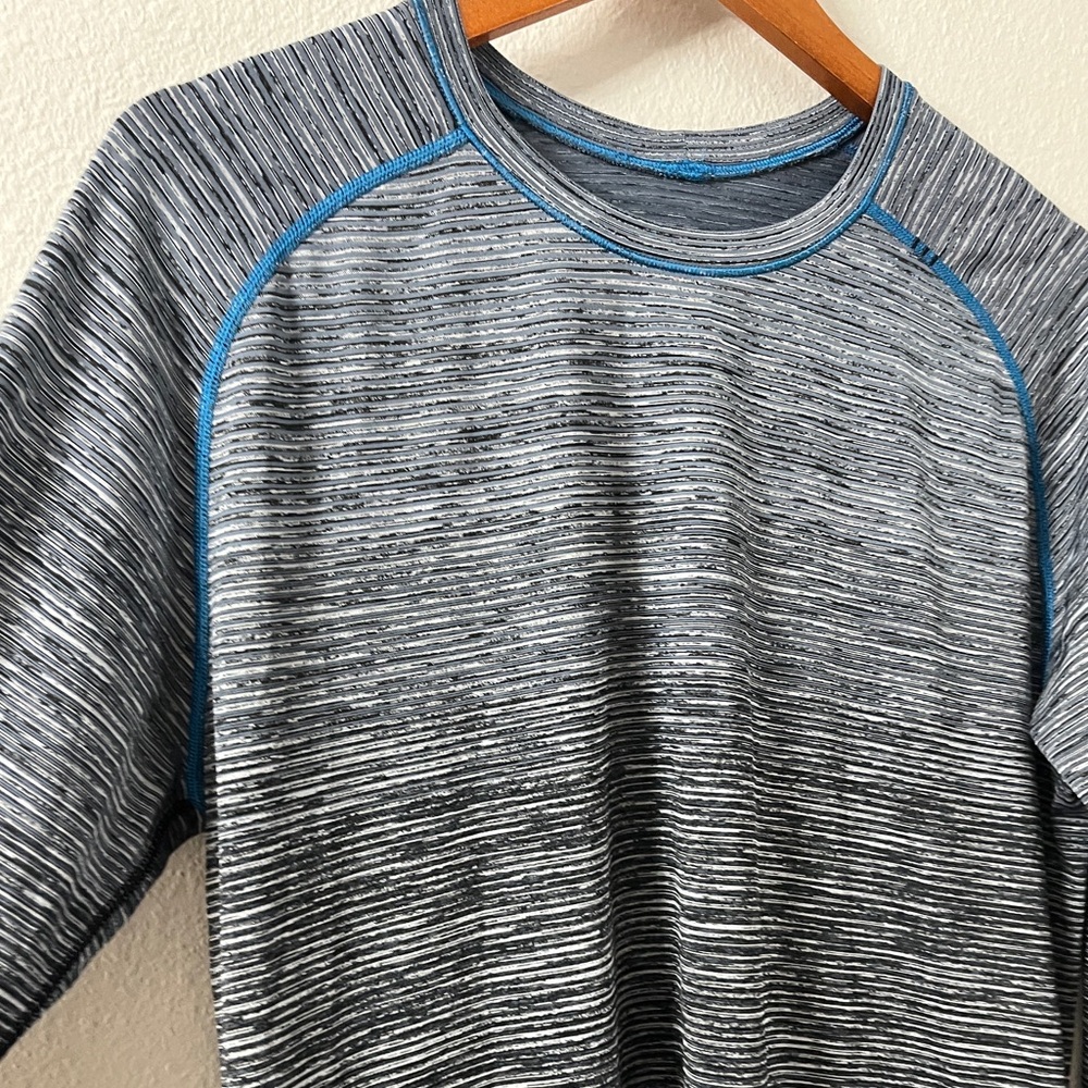 🍋Lululemon Metal Vent Blue Ombre’ LS Tee ( NWT $98)